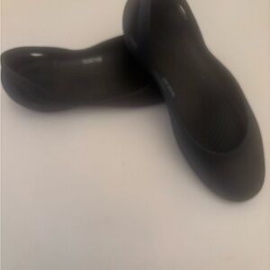 Size 9 Black Women Crocs Brooklyn Pointed Flats